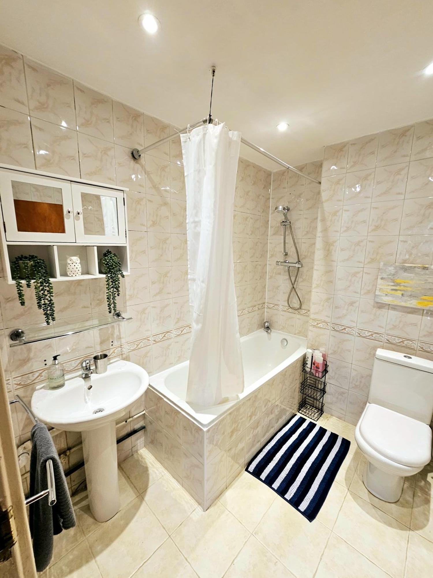 Bright & Spacious Home In Building With Lift, Right Next To Bayswater Station - Walk To Kensington Palace, Hyde Park, Little Venice & Notting Hill Londra Dış mekan fotoğraf