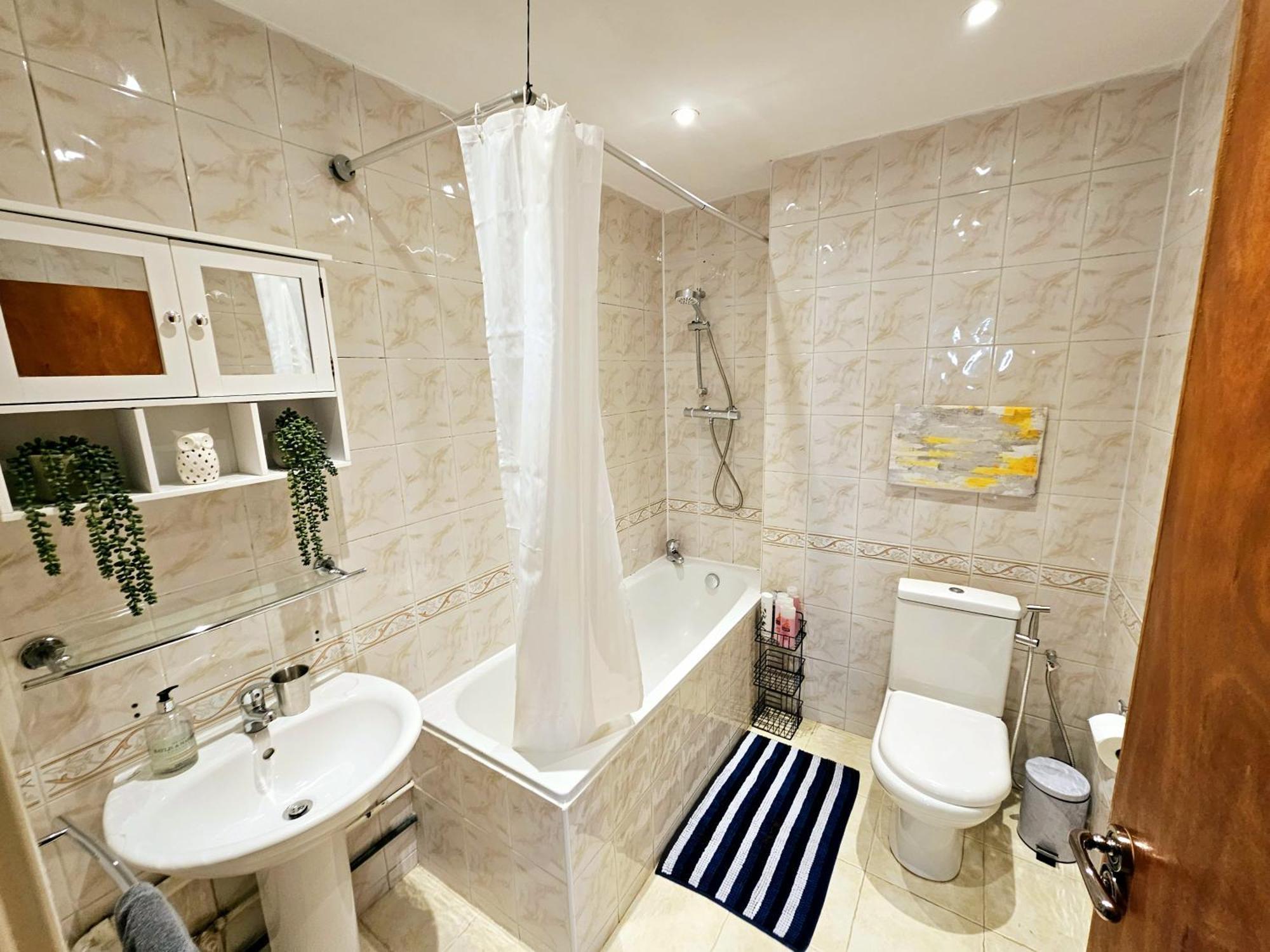 Bright & Spacious Home In Building With Lift, Right Next To Bayswater Station - Walk To Kensington Palace, Hyde Park, Little Venice & Notting Hill Londra Dış mekan fotoğraf